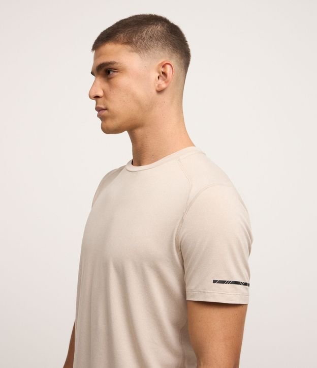 Remera Deportiva con Etiqueta en la Barra y Manga Corta 5