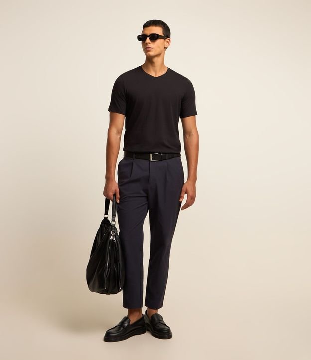 Remera Slim en Algodón Peruano con Cuello V 3