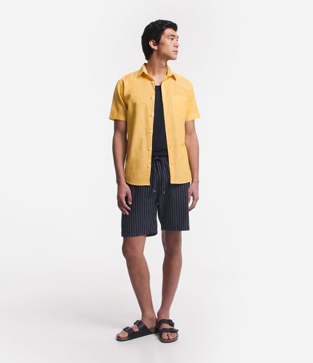 Camisa Comfort Básica en Lino con Bolsillo Delantero 2