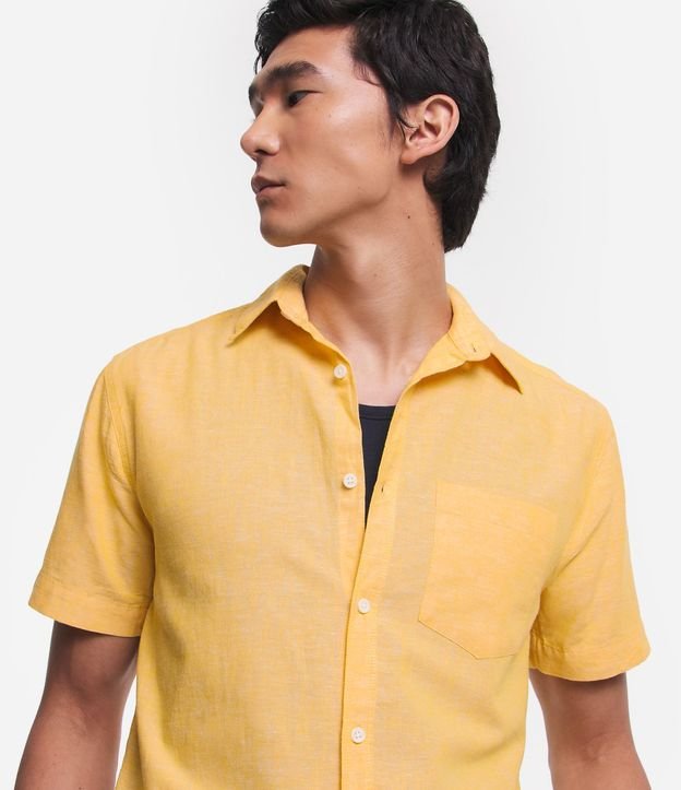 Camisa Comfort Básica en Lino con Bolsillo Delantero 3