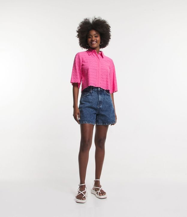 Camisa en Laise con Textura de Flores y Bajo Ondulado 2