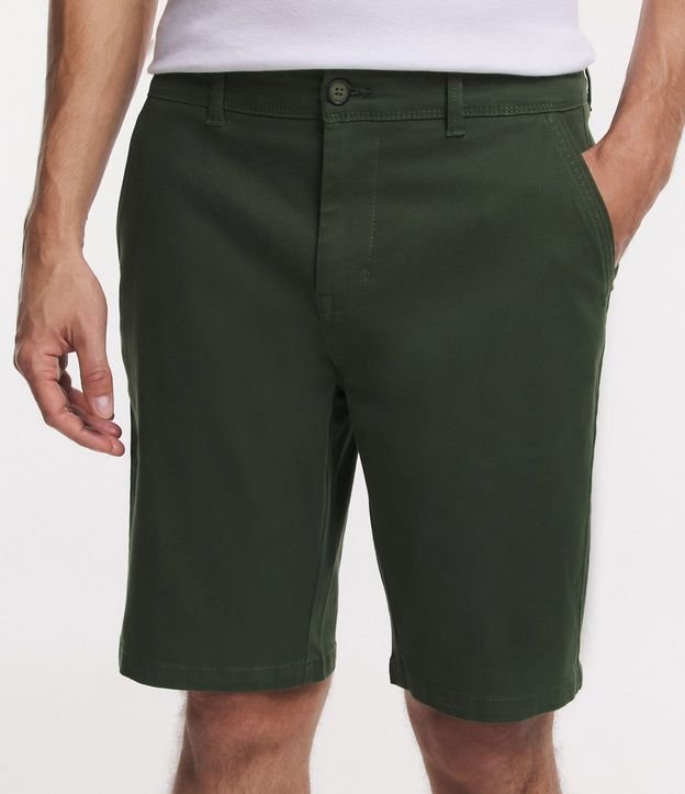 Bermuda Slim en Sarga con Elastano 3