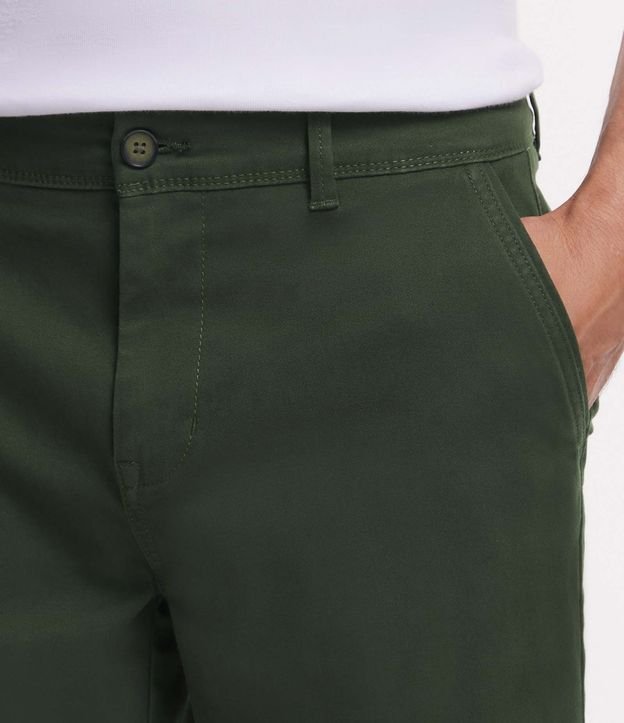 Bermuda Slim en Sarga con Elastano 5