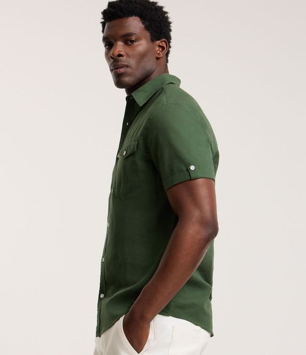 Camisa Comfort en Lino con Bolsillo y Dobra en la Manga 3