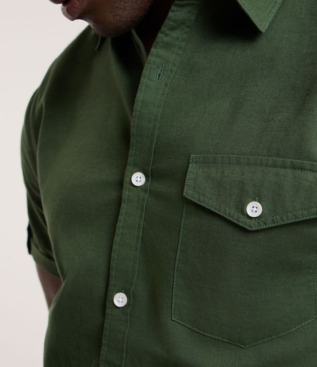 Camisa Comfort en Lino con Bolsillo y Dobra en la Manga 6