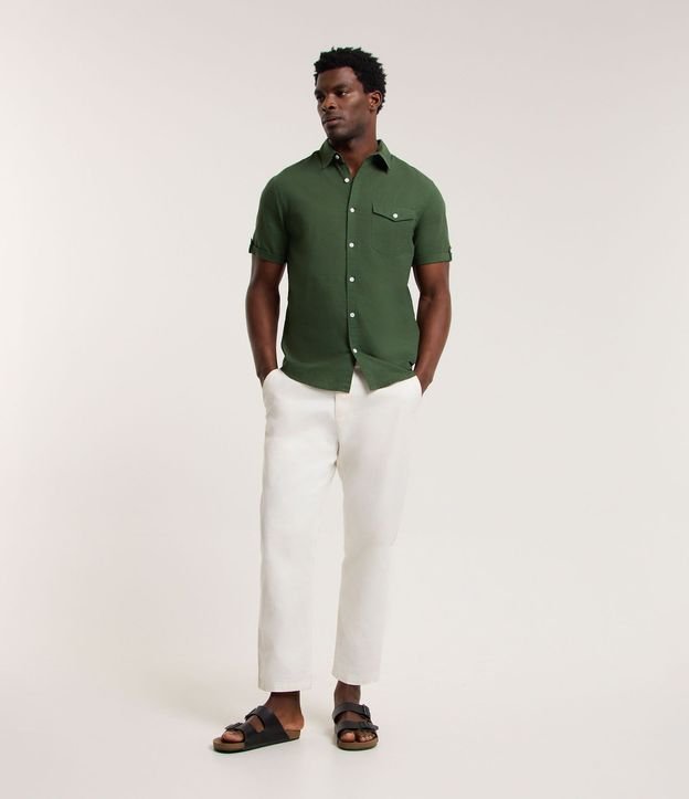Camisa Comfort en Lino con Bolsillo y Dobra en la Manga 2