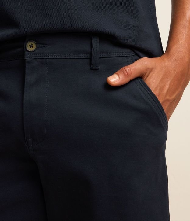 Bermuda Slim en Sarga con Elastano 5