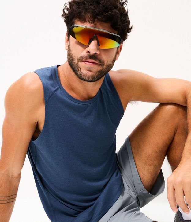 Musculosa Regular Deportiva con Etiqueta en el Bajo y Detalle Contrastante