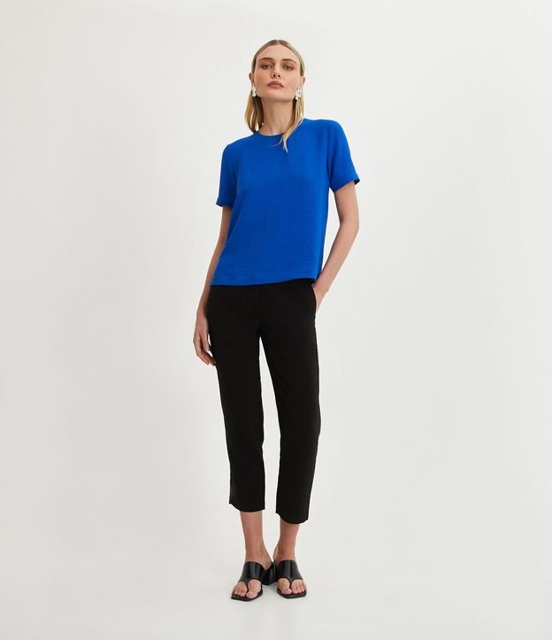 Blusa con Aberturas y Detalles de Pespuntes 2