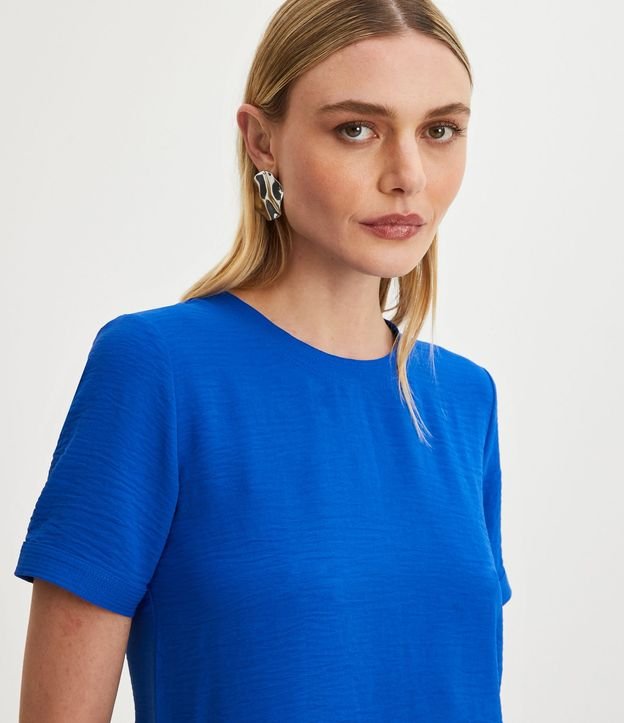 Blusa con Aberturas y Detalles de Pespuntes 4