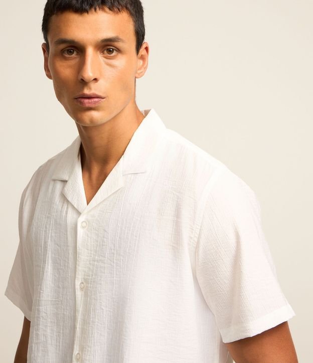 Camisa Slim en Viscosa con Textura Diferenciada y Cuello Inglés 4