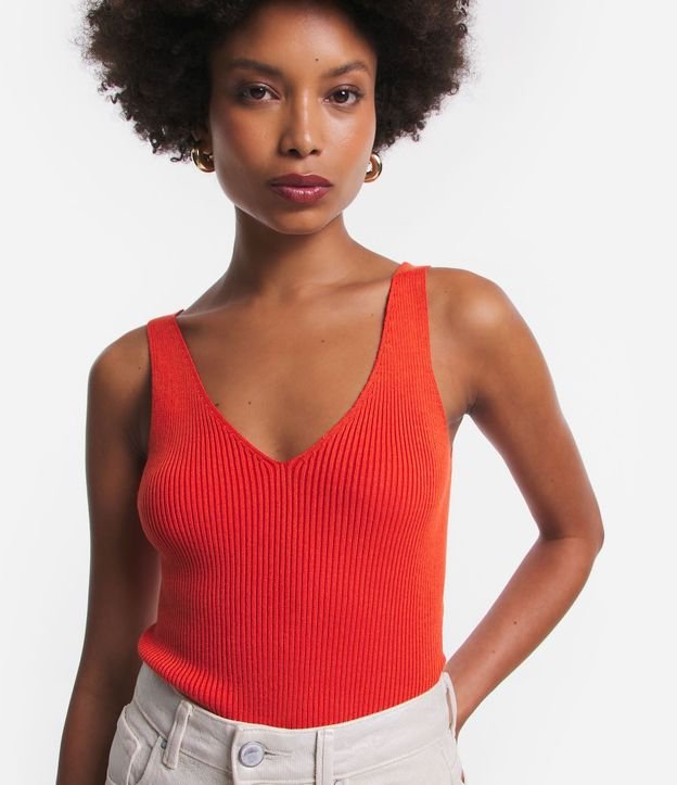 Blusa Musculosa en Punto Acanalado con Escote V