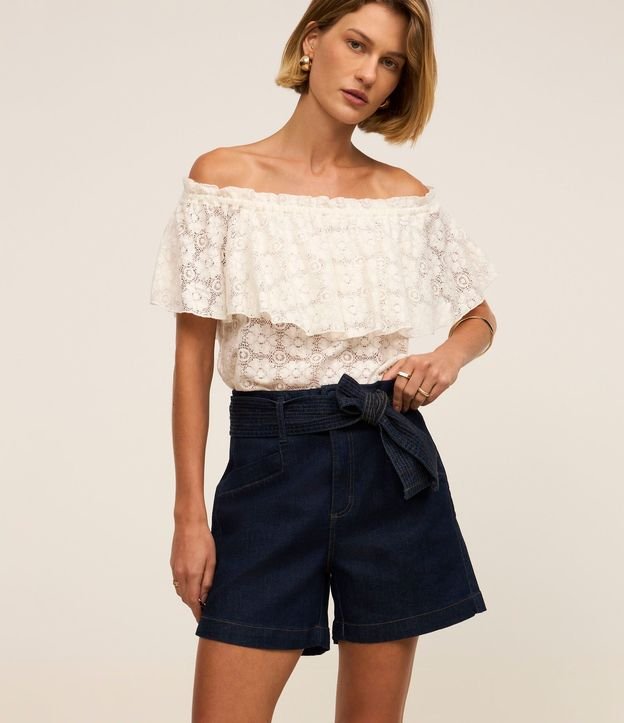 Short Mom en Jeans con Elastano y Cinturón con Pespuntes