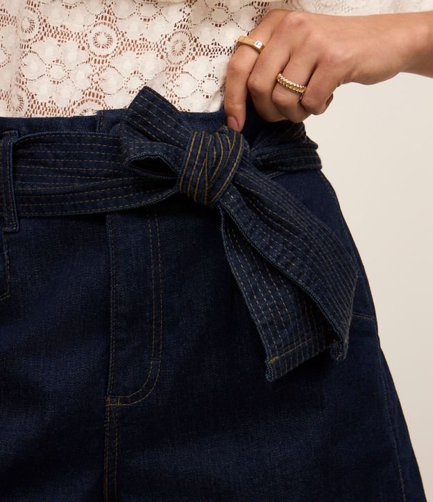 Short Mom en Jeans con Elastano y Cinturón con Pespuntes 6