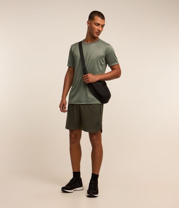 Remera Deportiva con Tecnología Dry e Detalles Reflectantes 3