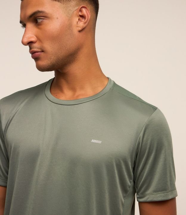 Remera Deportiva con Tecnología Dry e Detalles Reflectantes 5