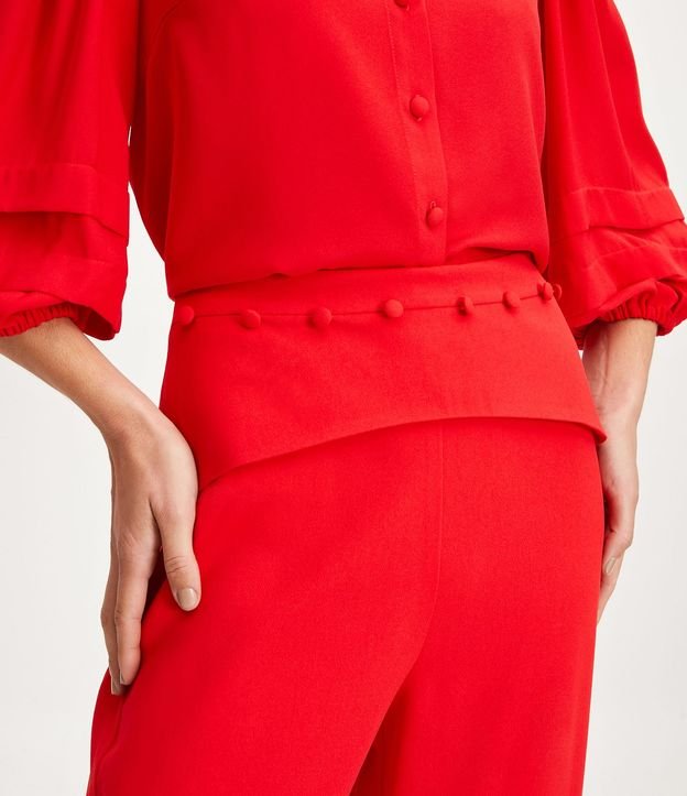 Pantalón Recto en Crepé con Botones Forrados y Superposición en la Cintura 4