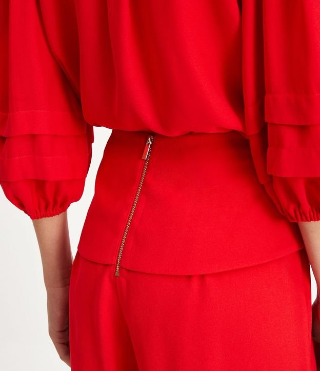 Pantalón Recto en Crepé con Botones Forrados y Superposición en la Cintura 5