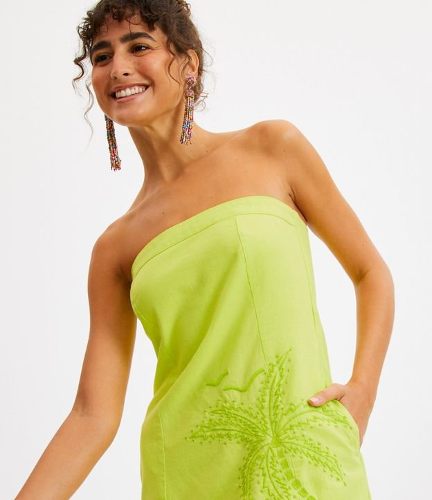 Vestido Corto en Lino con Bolsillos y Bordado Tropical 4