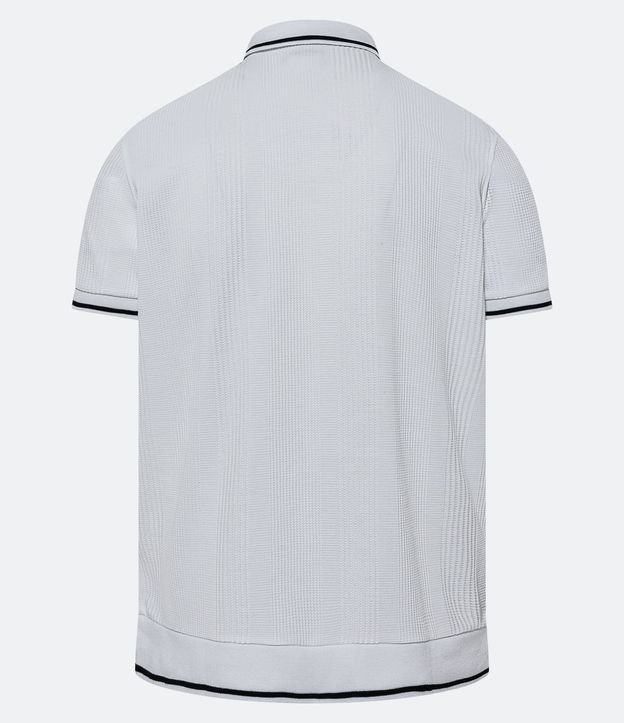 Polo Regular en Media Malla con Textura Rayada y Detalles Contrastantes 6