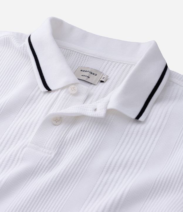 Polo Regular en Media Malla con Textura Rayada y Detalles Contrastantes 10