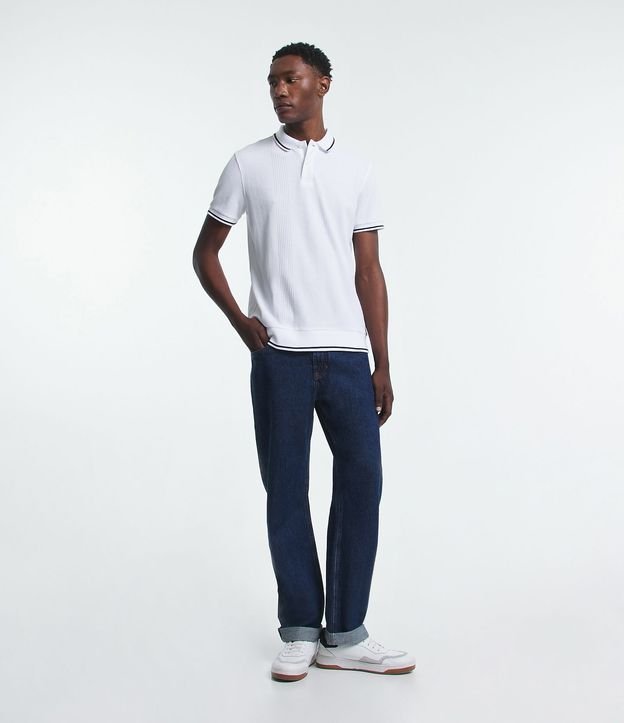 Polo Regular en Media Malla con Textura Rayada y Detalles Contrastantes 2