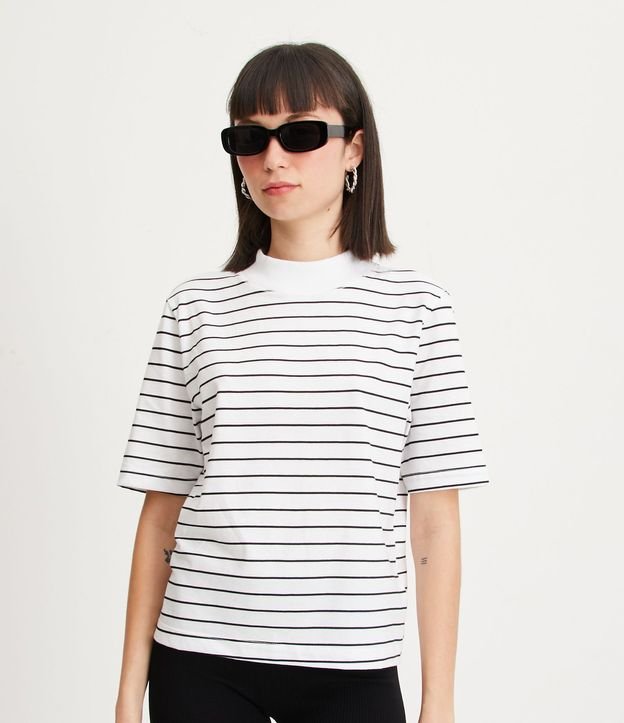 Blusa Básica con Cuello Alto y Estampa de Rayas