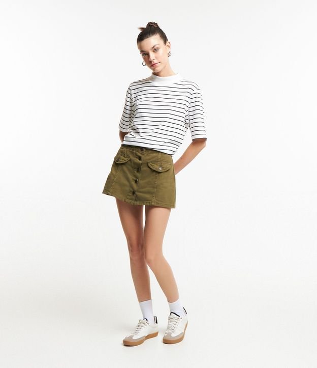 Blusa Básica con Cuello Alto y Estampa de Rayas 3