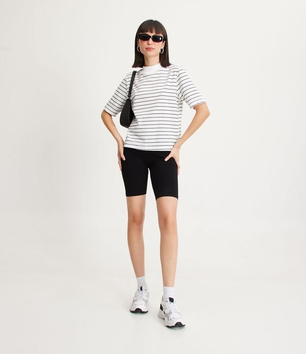 Blusa Básica con Cuello Alto y Estampa de Rayas 2