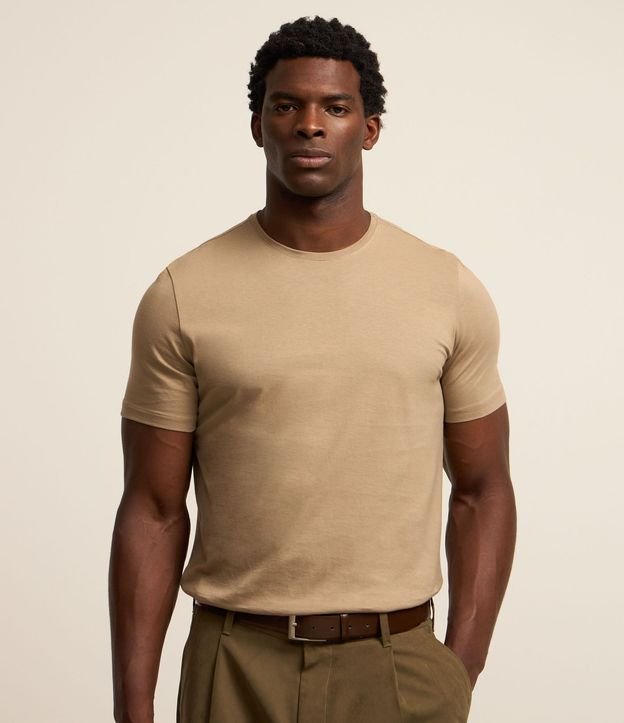 Remera Slim Básica en Algodón Peruano con Cuello Redondo 1