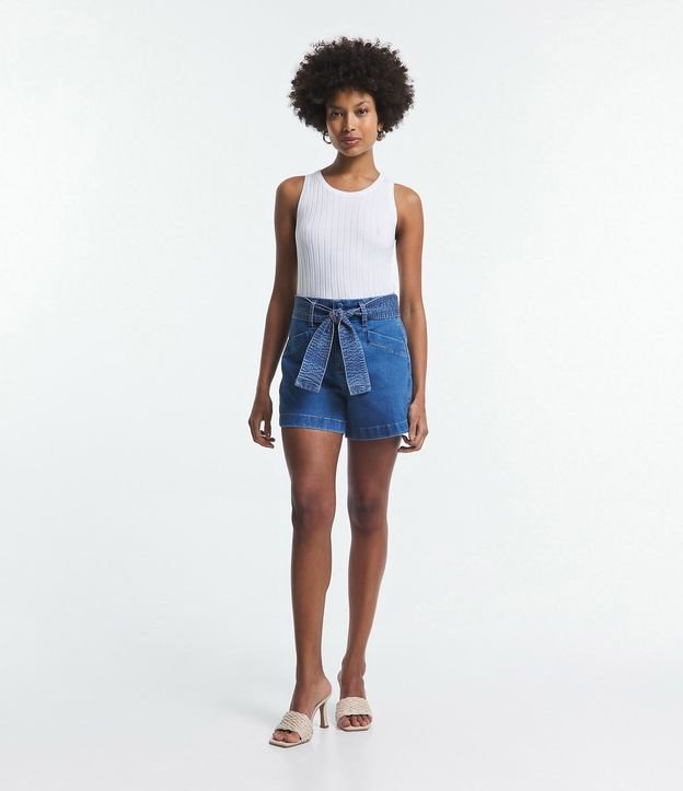 Short Cintura Alta en Jeans con Cinturón de Tela Pespuntado