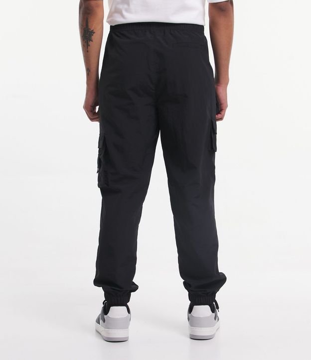 Pantalón Jogger en Poliamida con 04 Bolsillos Laterales 3