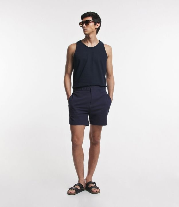 Bermuda Slim en Lino con Textura y Bolsillos