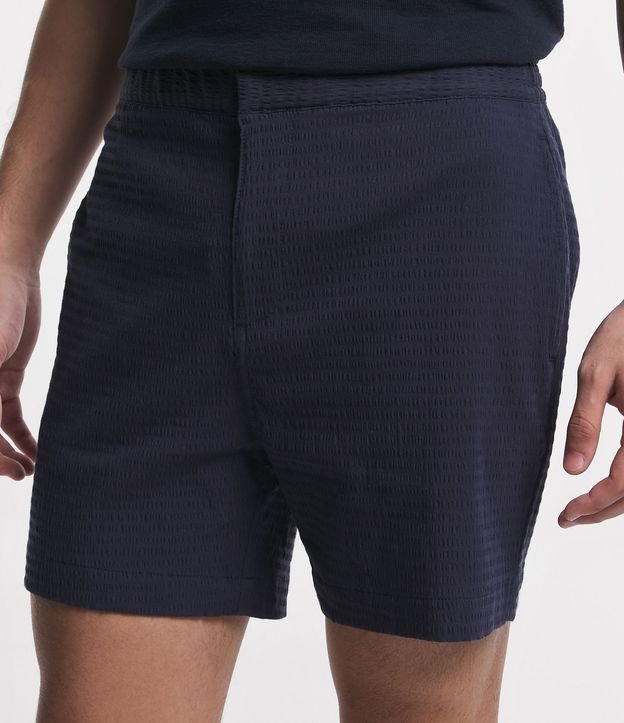 Bermuda Slim en Lino con Textura y Bolsillos 2