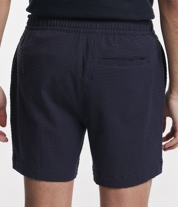 Bermuda Slim en Lino con Textura y Bolsillos 3
