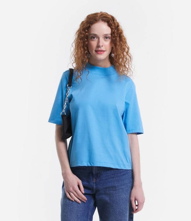 Blusa en Algodón con Cuello Alto y Manga Corta