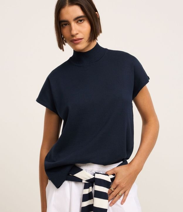 Blusa en Punto con Cuello Alto