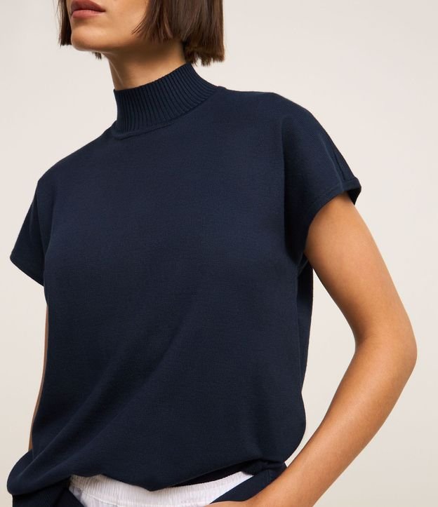 Blusa en Punto con Cuello Alto 5