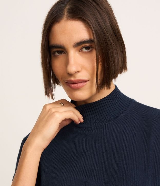 Blusa en Punto con Cuello Alto 6