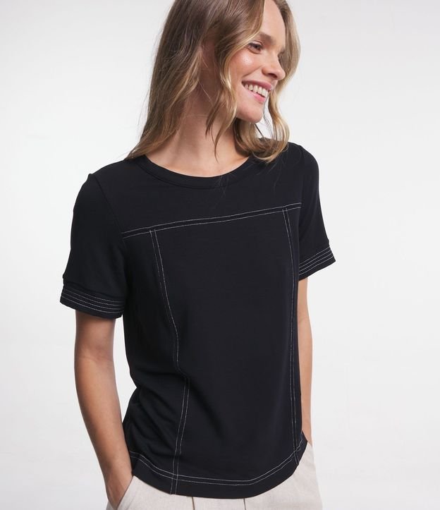 Blusa en Viscosa con Costura Contrastante