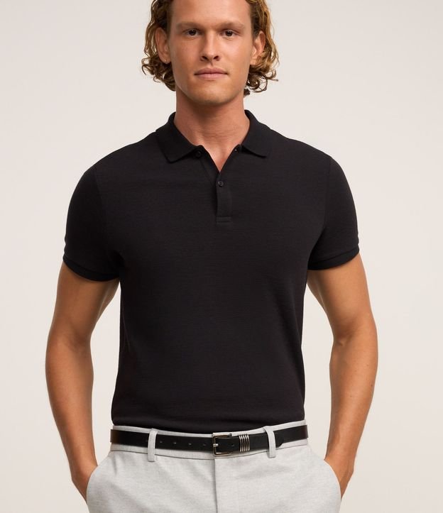 Polo Slim en Media Malla con Botones y Textura Acanalada 2