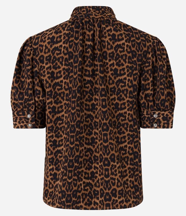 Blusa en Crepé con Cuello Alto y Estampado Animal Print 3