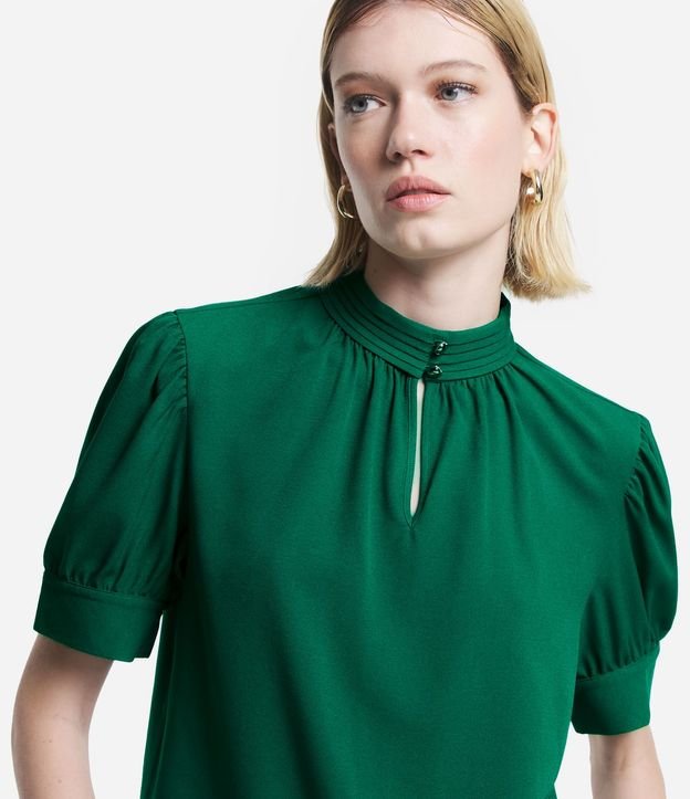 Blusa Manga Abullonada en Crepé con Cuello Alto con Botones