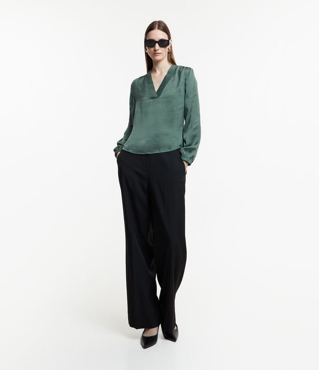 Blusa Acetinada con Escote V y Mangas Bufantes 2