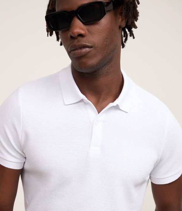 Polo Slim en Media Malla con Botones y Textura Acanalada 6