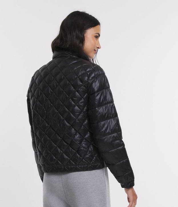 Campera en Poliamida con Grumos y Textura Capitoneada 5