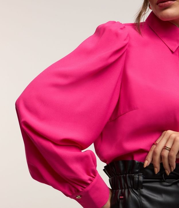 Camisa en Crepé con Botón Diferenciado y Manga Abullonada 6