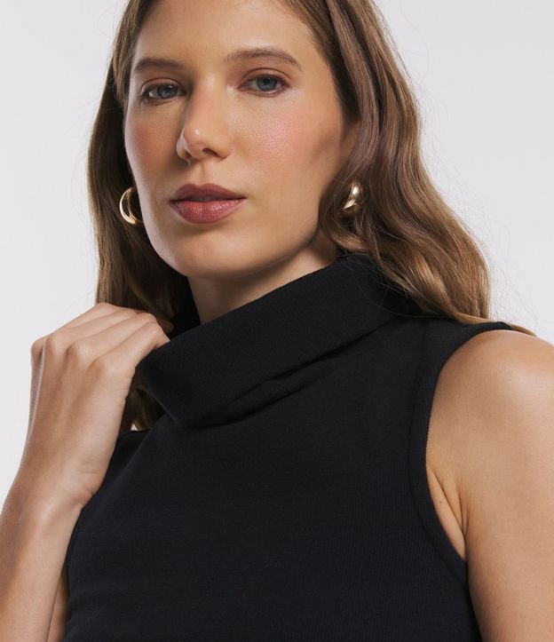 Blusa sin Manga en Punto con Cuello Alto 5