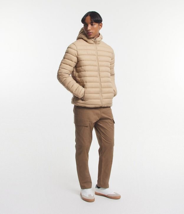 Campera Ultraligera Básica en Microfibra con Capucha y Bolsillos 2