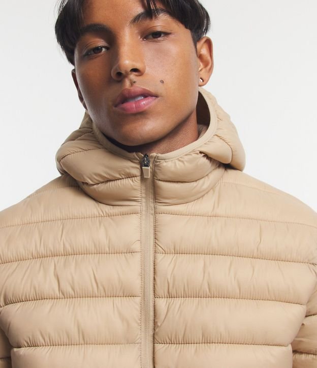 Campera Ultraligera Básica en Microfibra con Capucha y Bolsillos 4